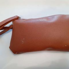 Bag & Pose, som rapportert av Regio Limburg - Leuven ved bruk av iLost