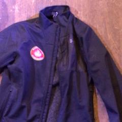 Jas zwart zwart, come riportato da De Heeren van Aemstel utilizzando iLost