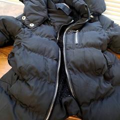 Jaqueta infantil Zwart, segons ha informat Connexxion Haarlem IJmond mitjançant iLost