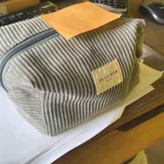 Handbag Gray bag, a été signalé par MEININGER Hotel Berlin East Side Gallary utilisant iLost