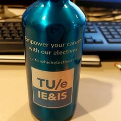 Flaske Turquoise, som rapportert av TU/e - Receptie Neuron ved bruk av iLost