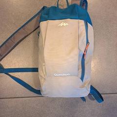 Backpack grijs/blauw Quechua, as reported by Regio West-Vlaanderen using iLost