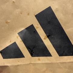 Purchase adidas adis, como reportado por Designer Outlet Roermond utilizando o iLost