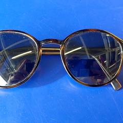 Lunettes de soleil, a été signalé par IKEA Rennes - Pacé utilisant iLost