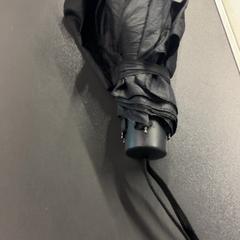 Esernyő Zwart plastic, amint azt Pathé Amsterdam Noord az iLost segítségével jelentette.