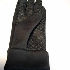 Gloves, as reported by Twisto using iLost