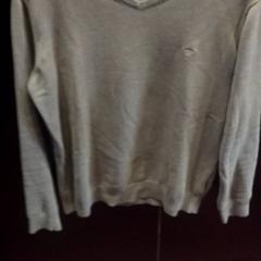 Pull Beige, a été signalé par TivoliVredenburg utilisant iLost