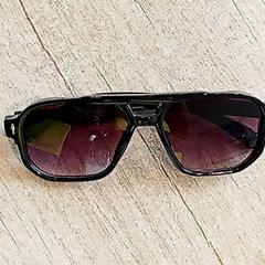 Glasses - Zwart, as reported by Centraal magazijn using iLost