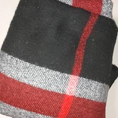 الملابس - Sjaal، كما تم الإبلاغ عنه بواسطة Regio Antwerpen - Brussel عبر iLost