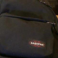 İLost kullanarak Café Leentje tarafından bildirildiği gibi Sırt çantası Zwart