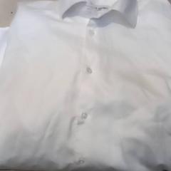 Koszula, zgłoszono przez Leonardo Royal Hotel Amsterdam przy użyciu iLost