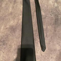 Gravata, como reportado por Van der Valk Hotel Haarlem utilizando o iLost