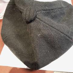 Kšiltovka noire, jak nahlášeno TCL pomocí iLost