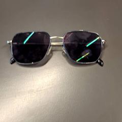 Gafas de sol, segundo informou IKEA Nice Saint Isidore usando iLost