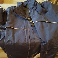 ジャケット Dark blue sports jacket がiLostで Conscious hotel Oudegracht によって報告されました