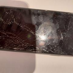 Telèfon mòbil noir iPhone, segons ha informat TCL mitjançant iLost