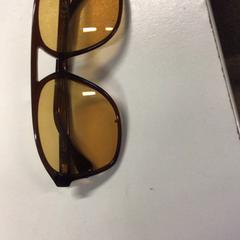 Okulary słoneczne sunglasses, zgłoszono przez W1 - Tomorrowland przy użyciu iLost