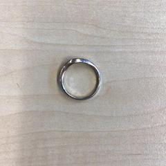 Ringetje Zilverkleurig met steentje, ako bolo nahlásené Gemeente Nijmegen pomocou iLost