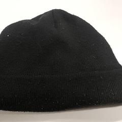 Ruházat - Muts zwart, amint azt Regio Oost-Vlaanderen az iLost segítségével jelentette.