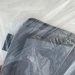 Kleding items wit met Brookstone tasje, come riportato da Haven Hotel Rotterdam utilizzando iLost