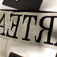 ショール Zwart wit がiLostで Ziggo Dome によって報告されました