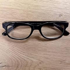 Lentes Zwart, segundo informou Van der Valk Hotel Sneek usando iLost