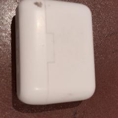 Airpods fodral blanc, rapporterat av TCL med iLost