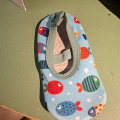 Baby shoes en, as reported by IKEA Villiers-sur-Marne using iLost