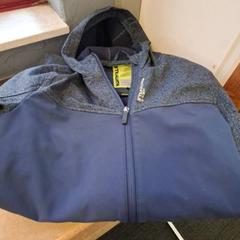 Chaqueta Blauw grijs, ha sido reportado por Connexxion Zeeuws-Vlaanderen con iLost