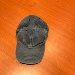 Gorra Denim Blauw, ha sido reportado por Hotel Theater FIGI con iLost