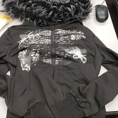 Kleding - Jas, amint azt Centraal magazijn az iLost segítségével jelentette.