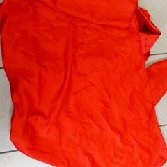 Odzież - cape rood, zgłoszono przez Centraal magazijn przy użyciu iLost