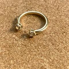 Ring met diamanten, jak bylo nahlášeno na iLost