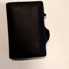 Kaartenhouder، كما تم الإبلاغ عنه بواسطة Qbuzz ZHN عبر iLost