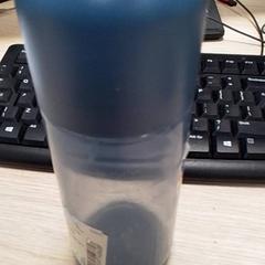 Dricksflaska Blauw, rapporterat av Qbuzz Fryslân med iLost