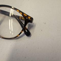 Okulary słoneczne, zgłoszono przez GVB przy użyciu iLost