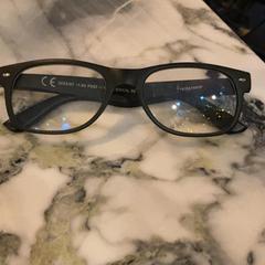 Gafas de sol, segundo informou Van der Valk Hotel Heerlen usando iLost