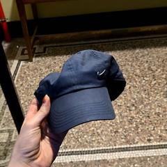 Keps Donkerblauw, rapporterat av Universiteit Gent - Faculteitsbibliotheek LW med iLost