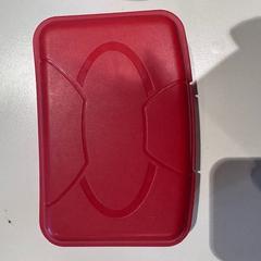 Élelmiszer tartály red, amint azt Amsterdam ID Aparthotel az iLost segítségével jelentette.