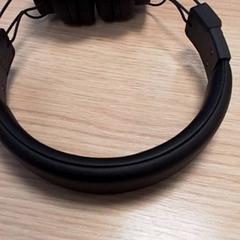 Auscultadores Zwart, como reportado por Qbuzz Fryslân utilizando o iLost