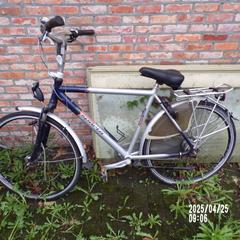 الدراجة Sparta, herenfiets, blauw en grijs، كما تم الإبلاغ عنه بواسطة Fietsdepot Leopoldsburg عبر iLost