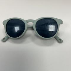 Des lunettes de soleil, a été signalé par Movie Park Germany utilisant iLost