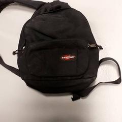 Mochila, segundo informou Regio West-Vlaanderen usando iLost