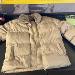 Vêtements Jacket, a été signalé par MEININGER Hotel Dresden Zentrum utilisant iLost
