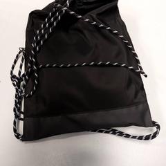 体操着袋 がiLostで Regio West-Vlaanderen によって報告されました