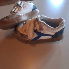 Shoe Wit met blauw, as reported by Familiepark Drievliet using iLost
