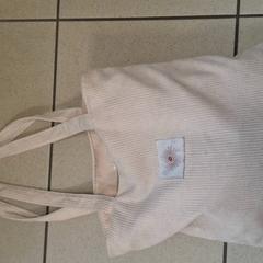 Sac à main Tote bag en velours beige, a été signalé par ilévia utilisant iLost