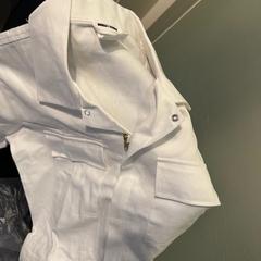 Camisa, como reportado por Room Mate Bruno utilizando o iLost