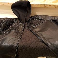 Jakke Zwart, som rapportert av Van der Valk Hotel Schiphol ved bruk av iLost