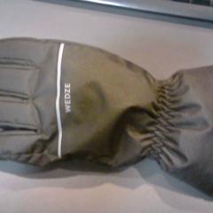 Luva, como reportado por SnowWorld Landgraaf utilizando o iLost